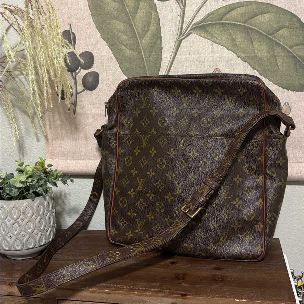 Louis Vuitton Brown Authentic Monogram Shoulder Bag